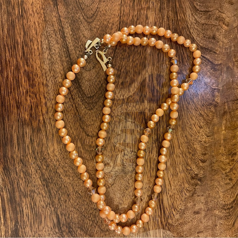 Vintage Ladies Salmon and Gold Color Beaded Necklace